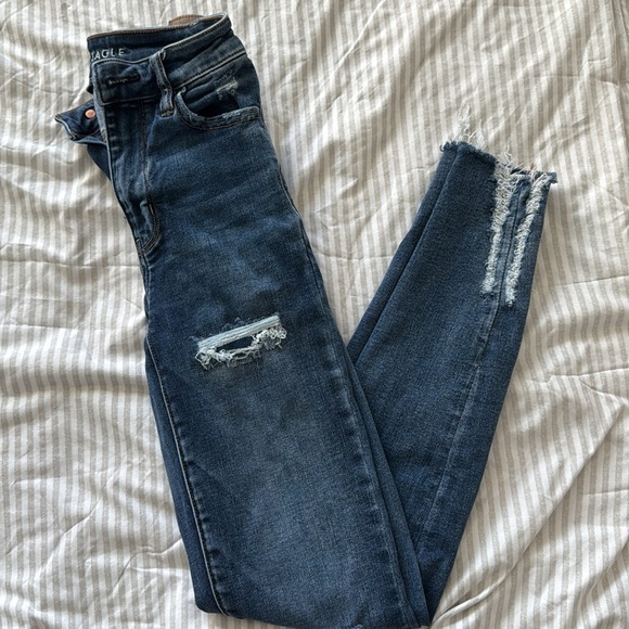 American Eagle Next Level Stratch Super Hi-Rise Ripped Jegging - Size: 0R - Picture 2 of 6